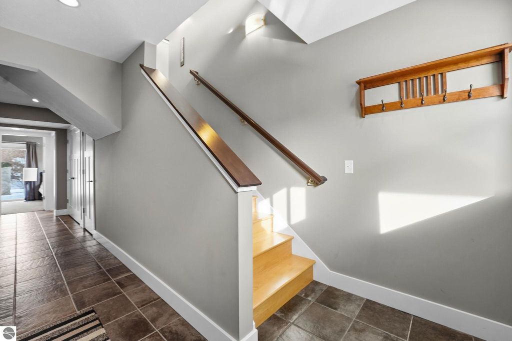 Image 8 of property listing at 13802 S West Bayshore Drive # 9, Traverse City, MI 49684