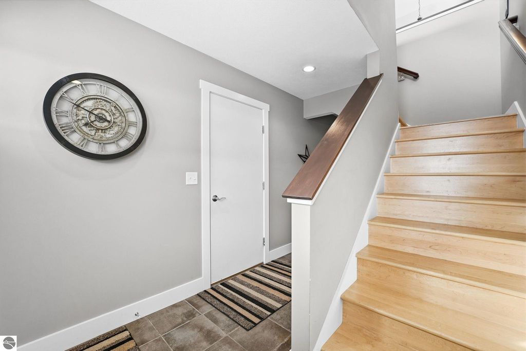 Image 9 of property listing at 13802 S West Bayshore Drive # 9, Traverse City, MI 49684