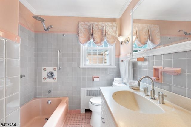30 Hughes Ln, Watchung Boro, NJ 07069