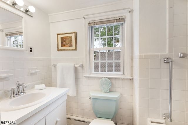 30 Hughes Ln, Watchung Boro, NJ 07069