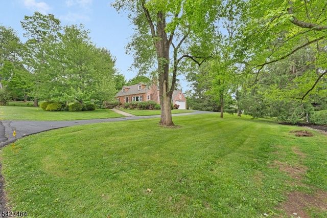 30 Hughes Ln, Watchung Boro, NJ 07069