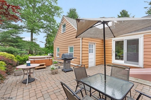 30 Hughes Ln, Watchung Boro, NJ 07069