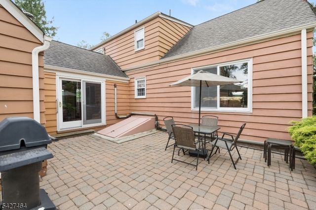 30 Hughes Ln, Watchung Boro, NJ 07069