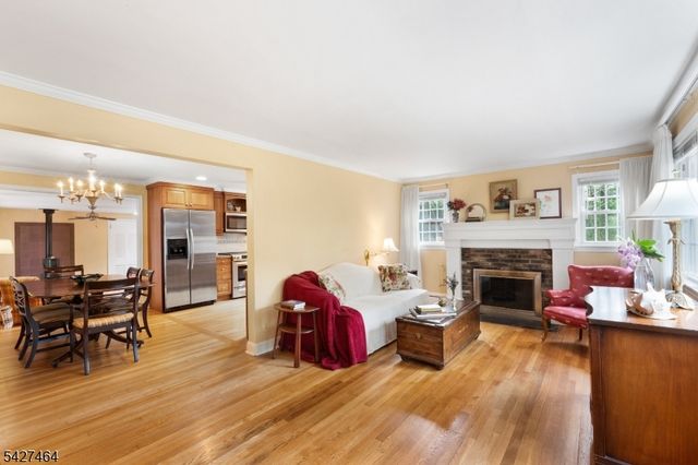 30 Hughes Ln, Watchung Boro, NJ 07069