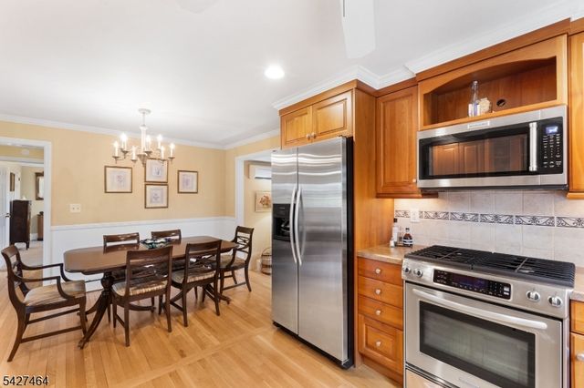 30 Hughes Ln, Watchung Boro, NJ 07069