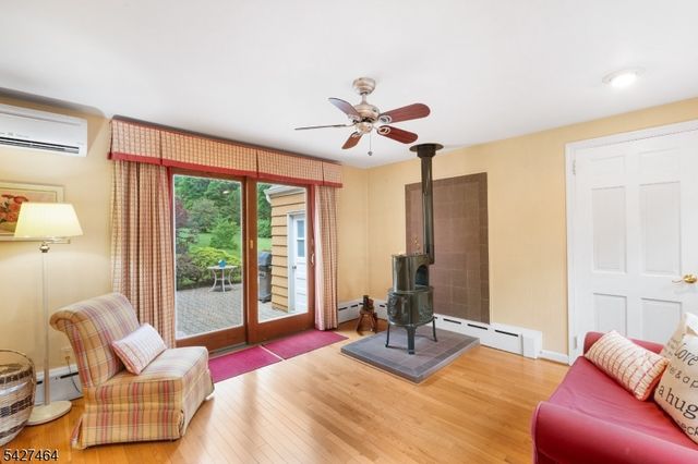 30 Hughes Ln, Watchung Boro, NJ 07069
