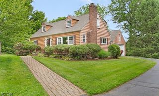 30 Hughes Ln, Watchung Boro, NJ 07069