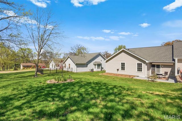 5 Quiet Meadow Court, St Peters, MO 63376