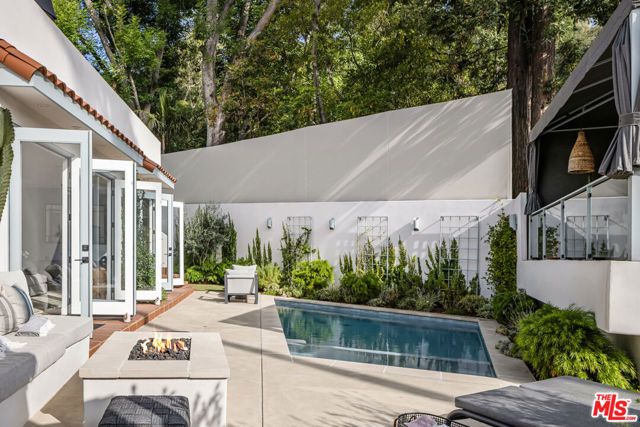 8701 Wonderland Park Avenue, Los Angeles, CA 90046