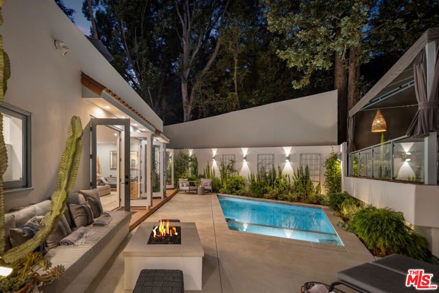 8701 Wonderland Park Avenue, Los Angeles, CA 90046