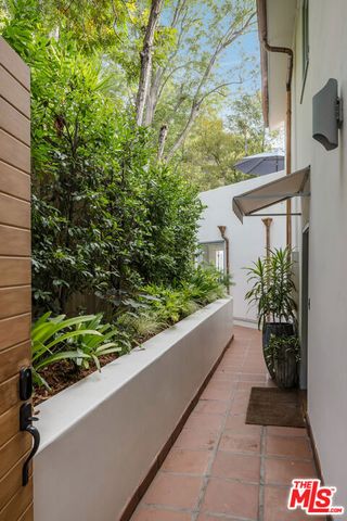 8701 Wonderland Park Avenue, Los Angeles, CA 90046