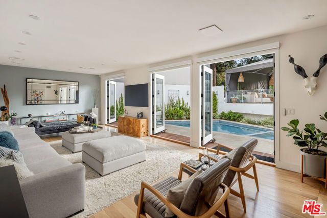 8701 Wonderland Park Avenue, Los Angeles, CA 90046