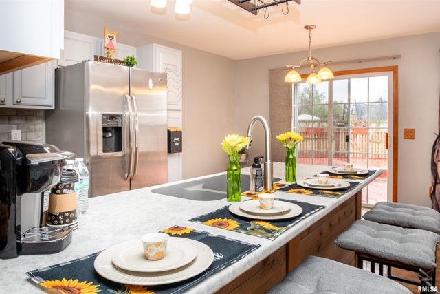 1640 W GENEVA Road, Peoria, IL 61615