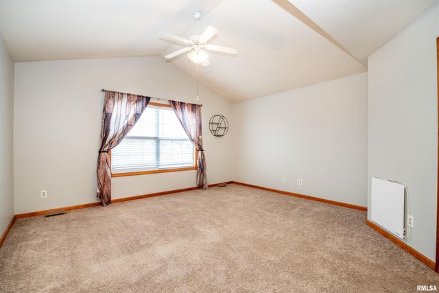 1640 W GENEVA Road, Peoria, IL 61615