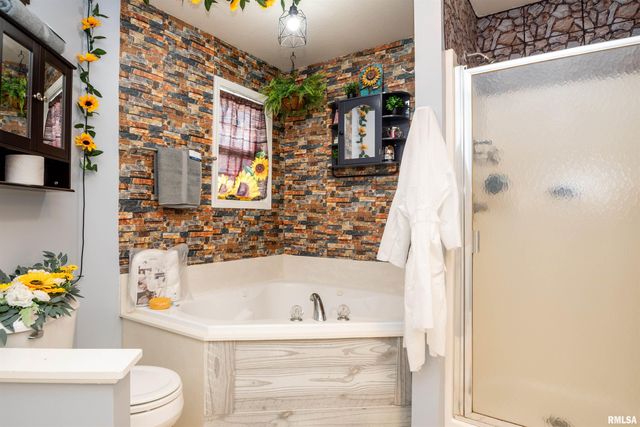 1640 W GENEVA Road, Peoria, IL 61615