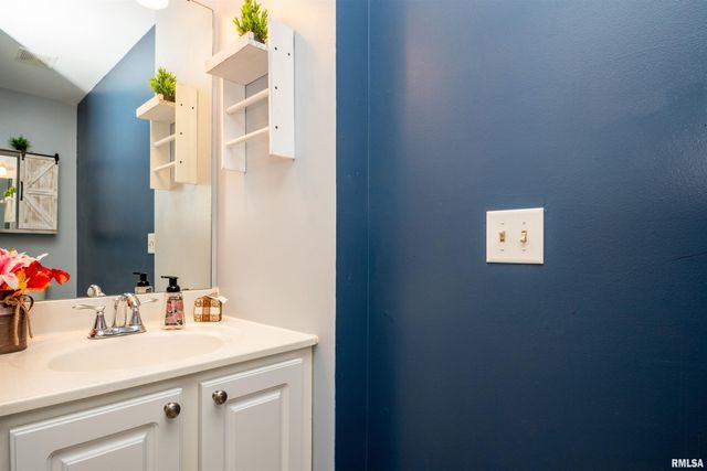 1640 W GENEVA Road, Peoria, IL 61615