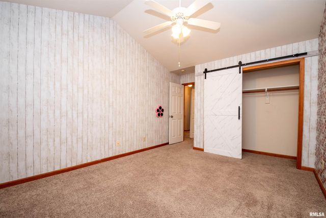 1640 W GENEVA Road, Peoria, IL 61615