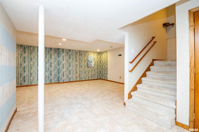 1640 W GENEVA Road, Peoria, IL 61615