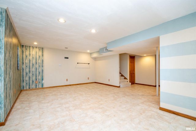 1640 W GENEVA Road, Peoria, IL 61615