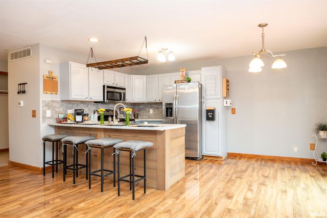 1640 W GENEVA Road, Peoria, IL 61615