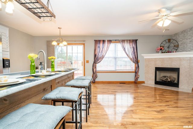 1640 W GENEVA Road, Peoria, IL 61615