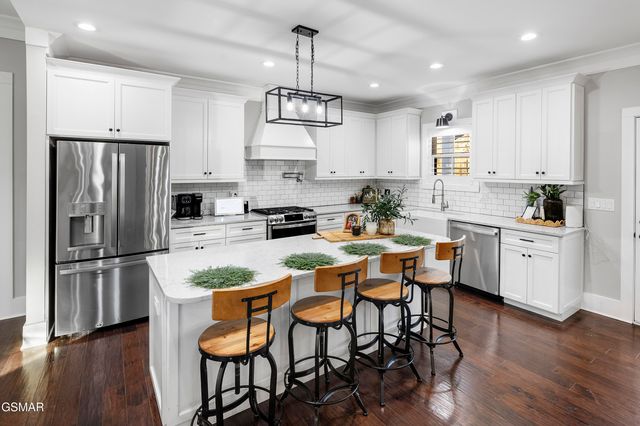 1235 Foxwood Drive, Sevierville, TN 37862