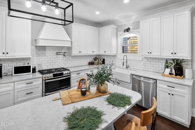 1235 Foxwood Drive, Sevierville, TN 37862