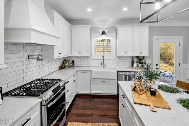 1235 Foxwood Drive, Sevierville, TN 37862