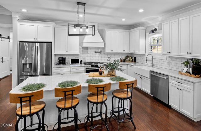 1235 Foxwood Drive, Sevierville, TN 37862