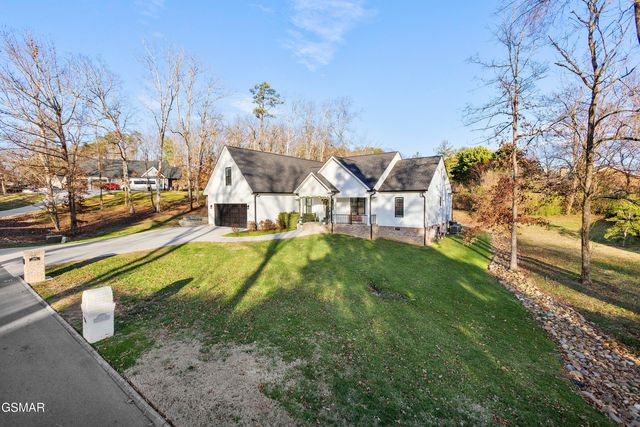 1235 Foxwood Drive, Sevierville, TN 37862