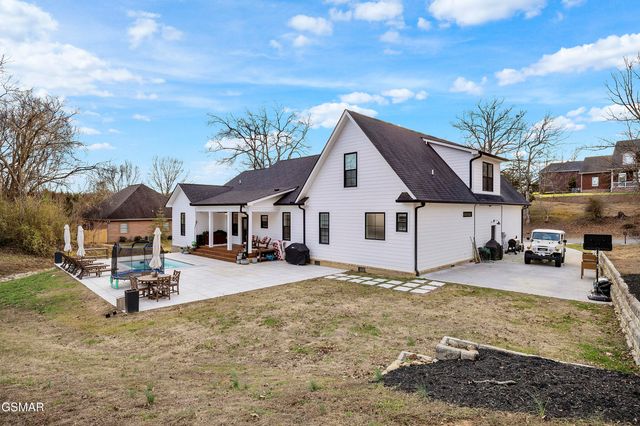 1235 Foxwood Drive, Sevierville, TN 37862