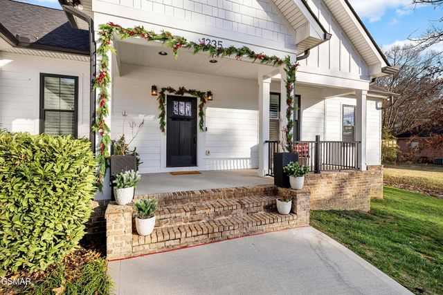 1235 Foxwood Drive, Sevierville, TN 37862