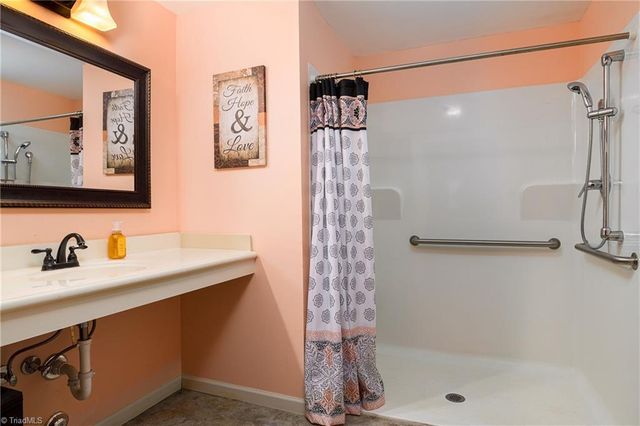 4809 Barkas Drive, Winston-salem, NC 27106