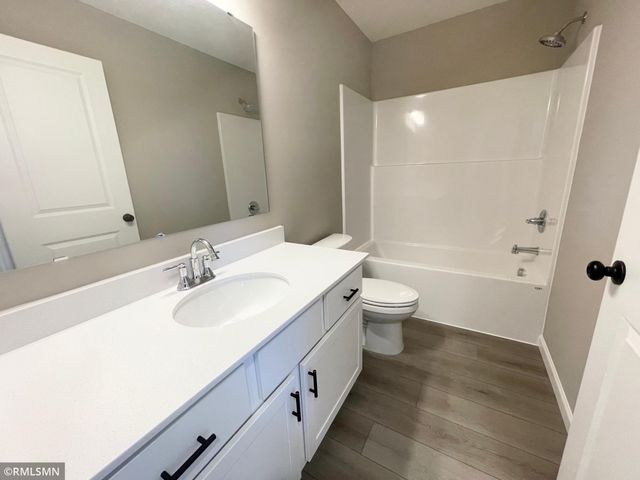 19918 English Avenue N, Forest Lake, MN 55025