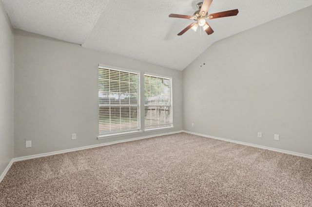 4721 Waterway Drive N, Fort Worth, TX 76137