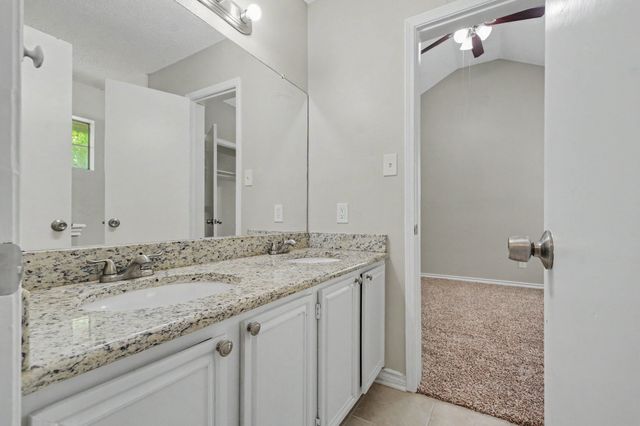 4721 Waterway Drive N, Fort Worth, TX 76137
