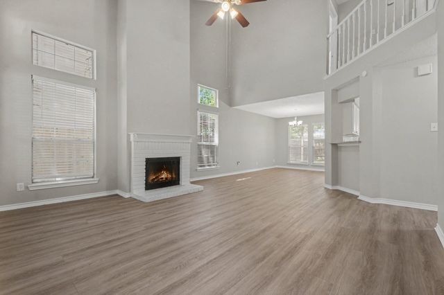 4721 Waterway Drive N, Fort Worth, TX 76137