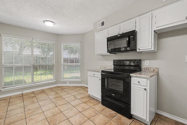 4721 Waterway Drive N, Fort Worth, TX 76137