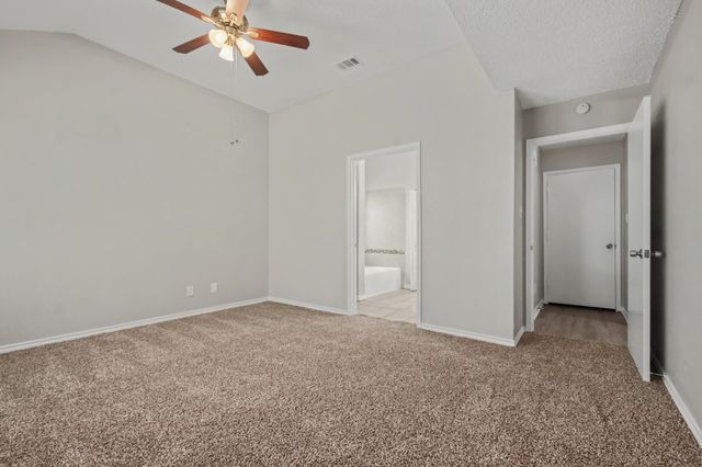 4721 Waterway Drive N, Fort Worth, TX 76137