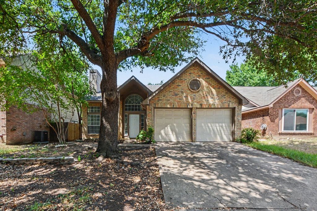 4721 Waterway Drive N, Fort Worth, TX 76137