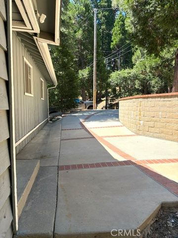 1163 Jungfrau, Crestline, CA 92325