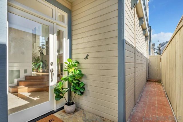 733 H Avenue, Coronado, CA 92118