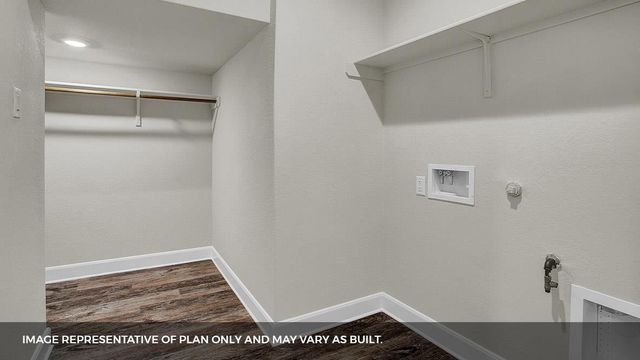 210 Salkeld DR, Uhland, TX 78640