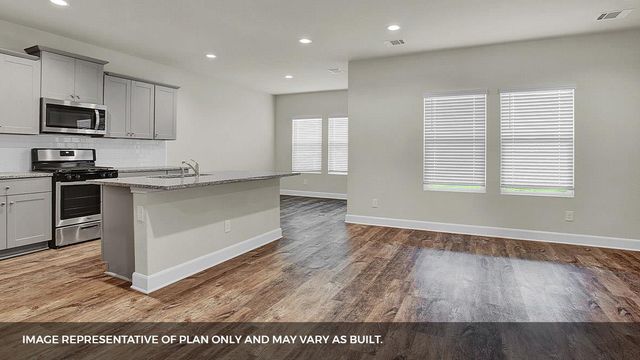 210 Salkeld DR, Uhland, TX 78640