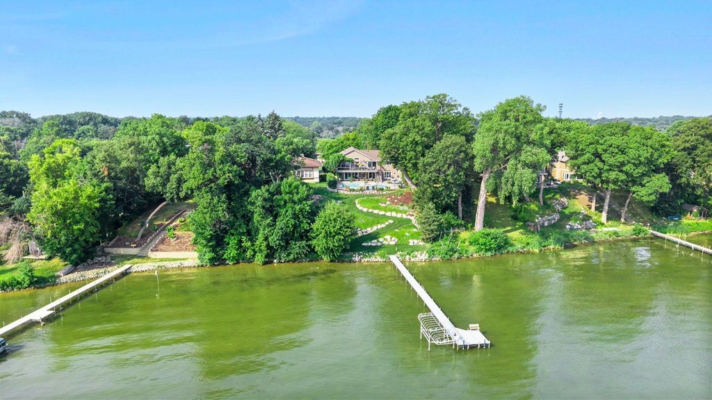 162 Peninsula Road, Medicine Lake, MN 55441 — exterior