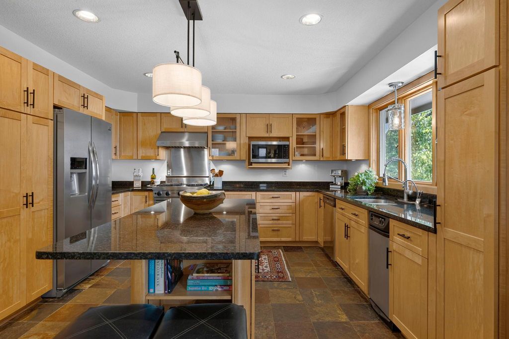 162 Peninsula Road, Medicine Lake, MN 55441 — photo 5