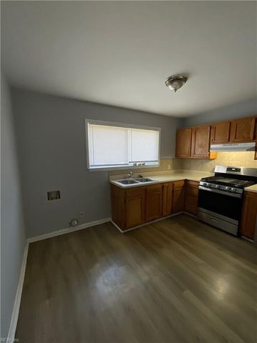 16 Pollux Cir E Apt 4, Portsmouth, VA 23701