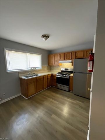 16 Pollux Cir E Apt 4, Portsmouth, VA 23701