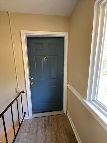 16 Pollux Cir E Apt 4, Portsmouth, VA 23701