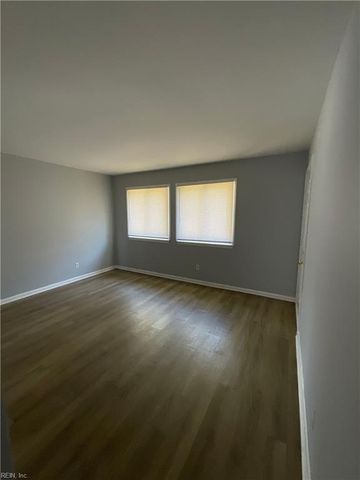 16 Pollux Cir E Apt 4, Portsmouth, VA 23701